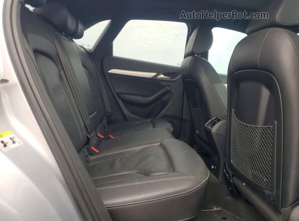 WA1HCCFSXHR005888 2017 AUDI Q3 Серебряный Вид задней части салона