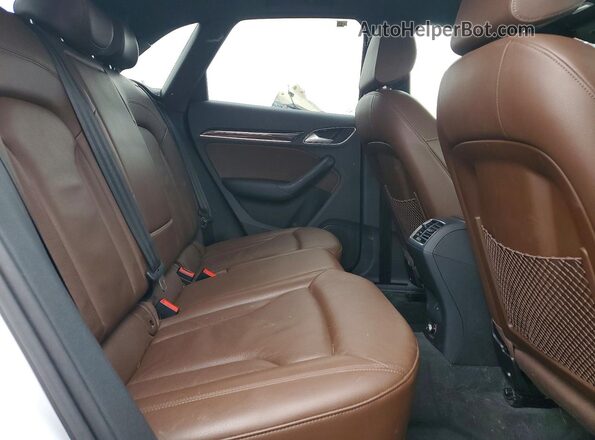 WA1JCCFS0HR008154 2017 AUDI Q3 White უკანა სალონის ხედი