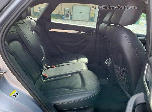 WA1JCCFS2HR001058 2017 AUDI Q3 Серый Вид задних сидений