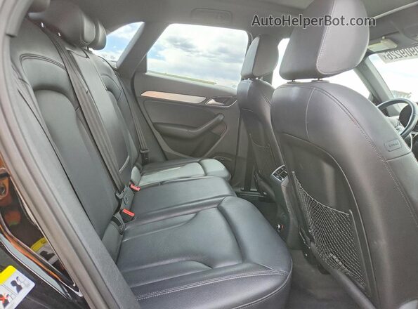 WA1JCCFS6JR019357 2018 AUDI Q3 Black Вид задньої частини салону