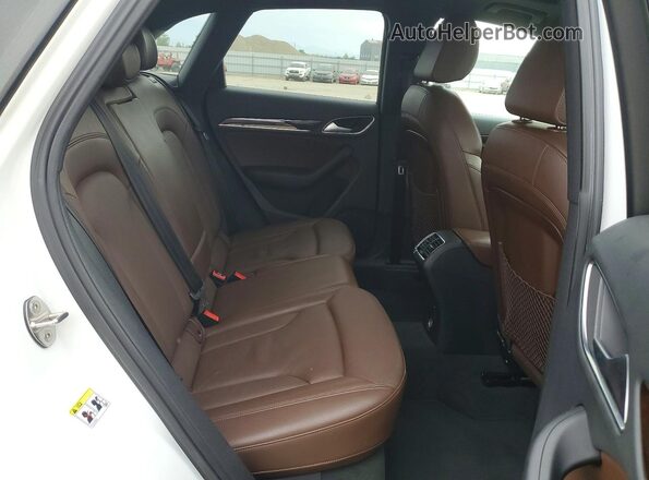 WA1JCCFS7JR003524 2018 AUDI Q3 White Vista de los asientos traseros