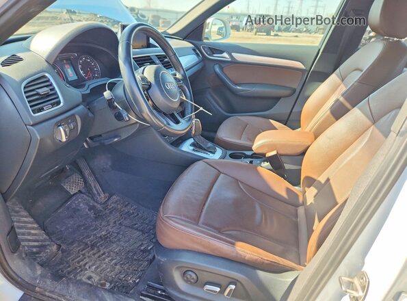 WA1JCCFS9HR008671 2017 AUDI Q3 White Widok wnętrza z przodu