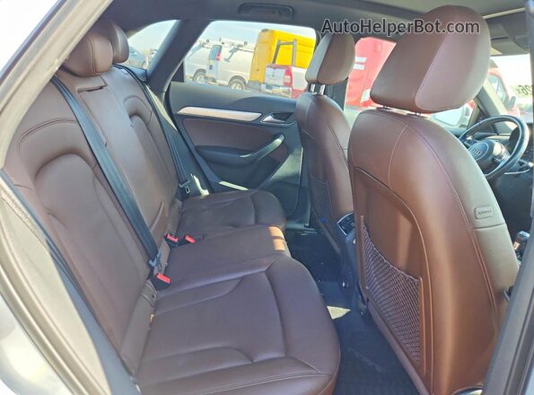 WA1JCCFS9HR008671 2017 AUDI Q3 White Widok wnętrza z tyłu