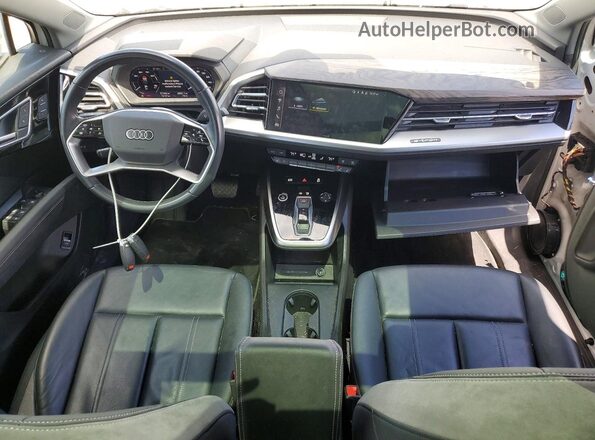 WA1K2BFZ1PP060286 2023 AUDI Q4 White Вид панелі приладів