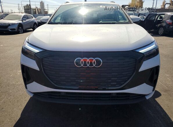 WA1KUBFZ2RP058124 2024 AUDI Q4 White Вид спереду
