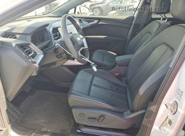 WA1KUBFZ2RP058124 2024 AUDI Q4 White Вид салону спереду