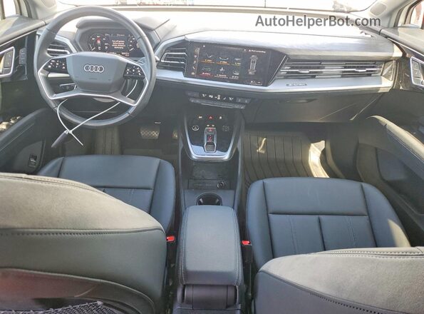WA1KUBFZ2RP058124 2024 AUDI Q4 White Вид панелі приладів