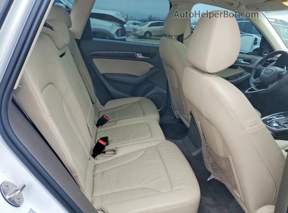 WA1L2AFP5HA027146 2017 AUDI Q5 White Vista de los asientos traseros