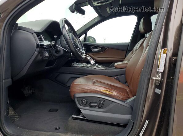 WA1LAAF70HD013396 2017 AUDI Q7 Коричневый Вид салона спереди