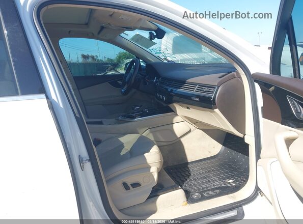 WA1LAAF71JD025627 2018 AUDI Q7 White Вид салону спереду