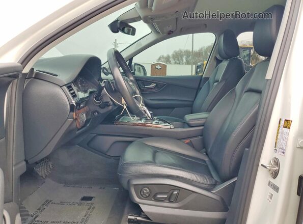 WA1LAAF71JD037261 2018 AUDI Q7 White Widok wnętrza z przodu
