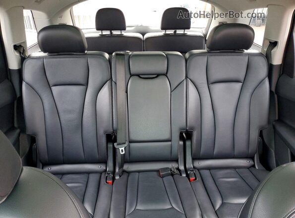 WA1LAAF71JD037261 2018 AUDI Q7 White Widok tylnych siedzeń