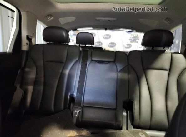 WA1LAAF74HD004975 2017 AUDI Q7 Silver Vista de los asientos traseros