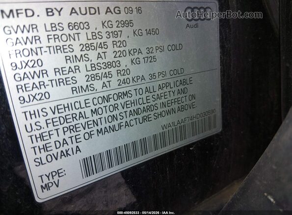 WA1LAAF74HD030590 2017 AUDI Q7 Black Widok komory silnika