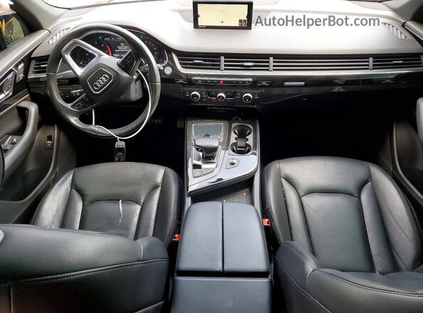 WA1LAAF76HD033796 2017 AUDI Q7 Gray Vista del salpicadero