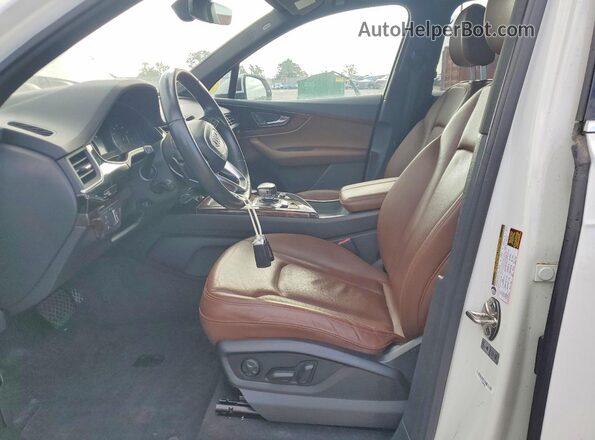 WA1LAAF76JD027261 2018 AUDI Q7 White Widok wnętrza z przodu