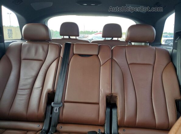 WA1LAAF76JD027261 2018 AUDI Q7 White Widok tylnych siedzeń