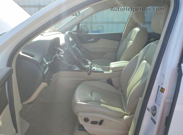 WA1LAAF78JD019243 2018 AUDI Q7 Белый Вид салона спереди