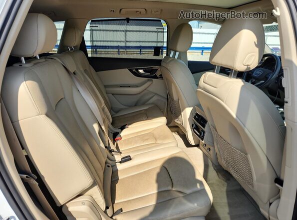 WA1LAAF79JD000118 2018 AUDI Q7 Бежевый Вид задней части салона