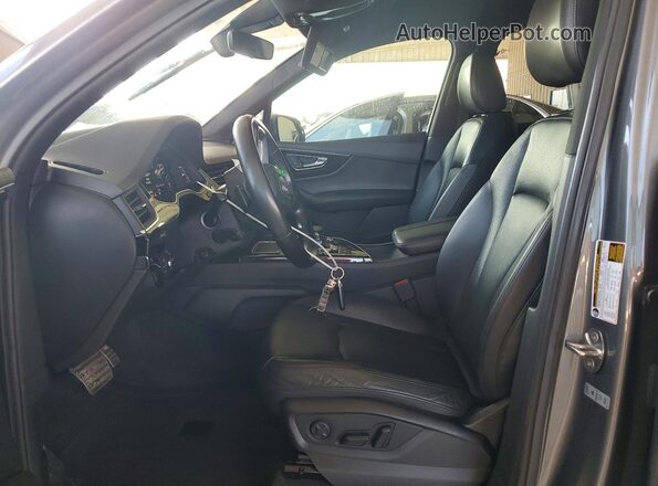 WA1LAAF7XHD005306 2017 AUDI Q7 Gray Front interior view