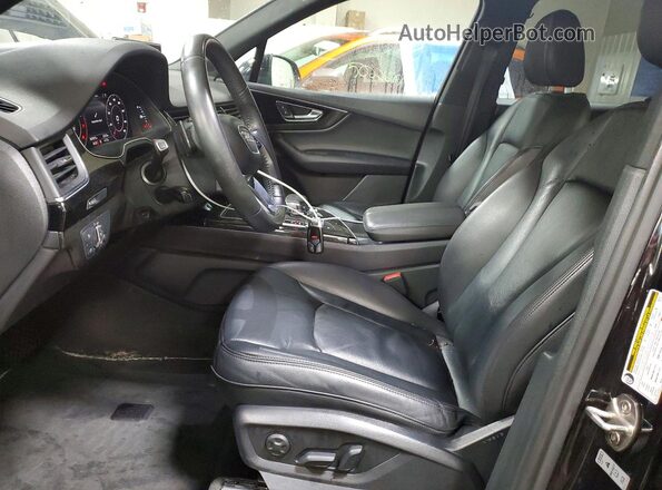 WA1LAAF7XJD028834 2018 AUDI Q7 Черный Вид салона спереди