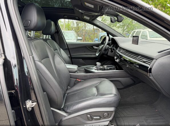 WA1LAAF7XKD008942 2019 AUDI Q7 Черный Вид салона спереди
