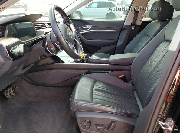 WA1LAAGE1KB023001 2019 AUDI E-TRON Черный Вид салона спереди
