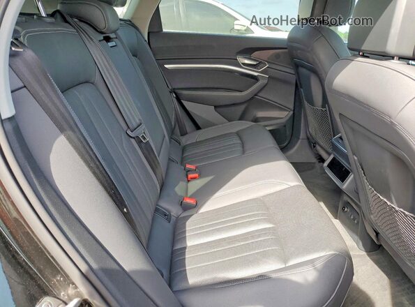 WA1LAAGE1KB023001 2019 AUDI E-TRON Черный Вид задней части салона