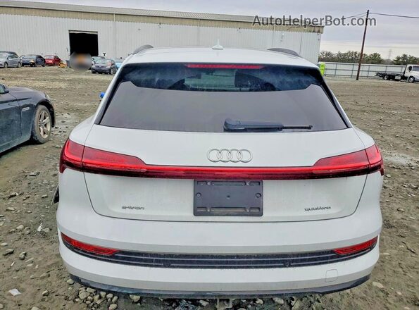 WA1LAAGE7MB027265 2021 AUDI E-TRON White Widok z tyłu