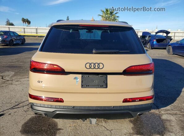 WA1LCBF7XSD007046 2025 AUDI Q7 Желто-коричневый Вид сзади