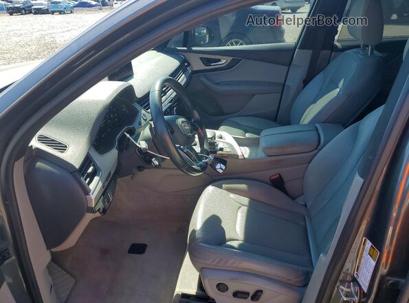 WA1LHAF76JD036795 2018 AUDI Q7 Gray Widok wnętrza z przodu