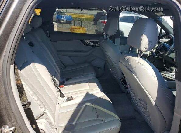 WA1LHAF76JD036795 2018 AUDI Q7 Gray Widok wnętrza z tyłu