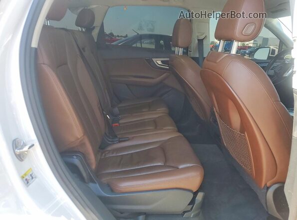 WA1LHAF77HD037948 2017 AUDI Q7 White Widok wnętrza z tyłu