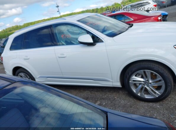 WA1LJAF71MD000666 2021 AUDI Q7 White Widok wnętrza z tyłu