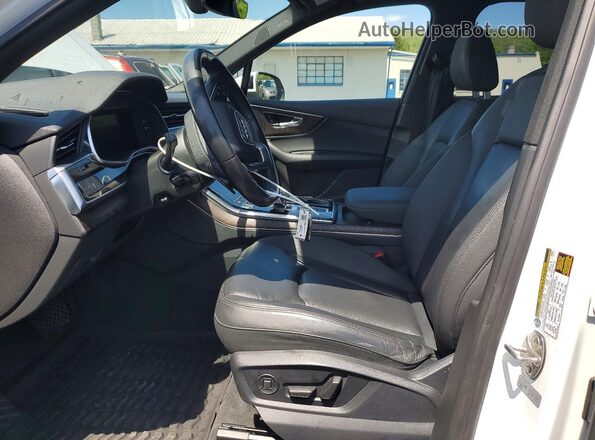 WA1LXAF71MD000763 2021 AUDI Q7 White Вид салону спереду