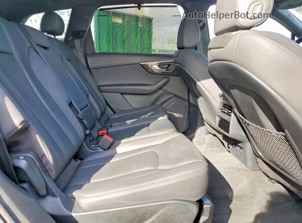 WA1LXAF73LD007115 2020 AUDI Q7 Black Widok wnętrza z tyłu