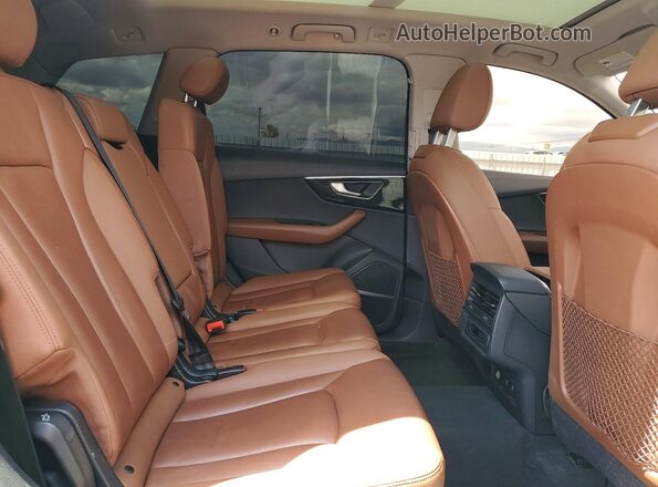 WA1LXAF7XMD013981 2021 AUDI Q7 White Widok wnętrza z tyłu