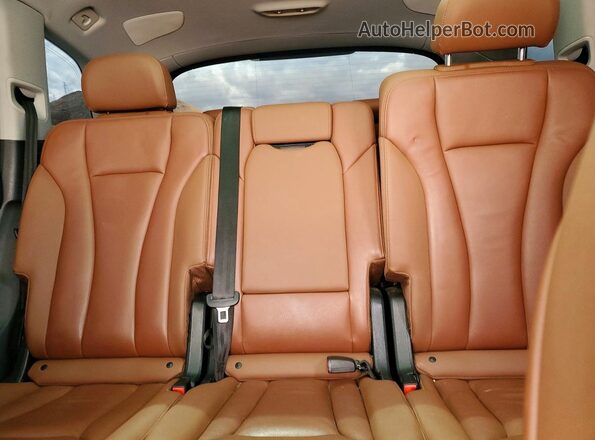 WA1LXAF7XMD013981 2021 AUDI Q7 White Widok tylnych siedzeń