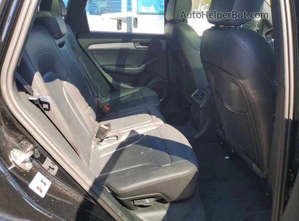 WA1M2AFP9HA069632 2017 AUDI Q5 Black Widok wnętrza z tyłu