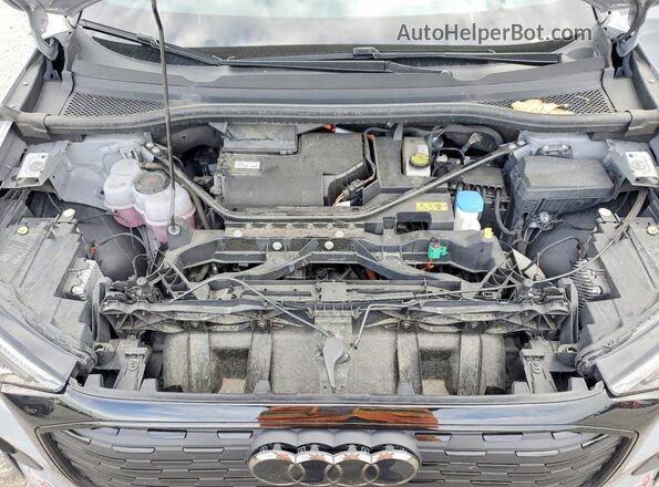 WA1M2BFZ7NP052585 2022 AUDI Q4 Gray Вид підкапотного простору
