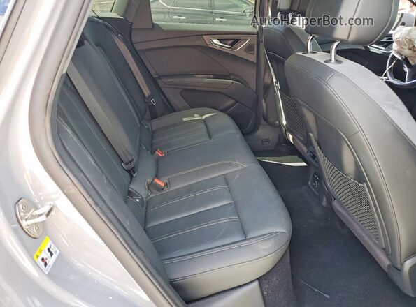 WA1M2BFZ9PP027481 2023 AUDI Q4 Серый Вид задних сидений