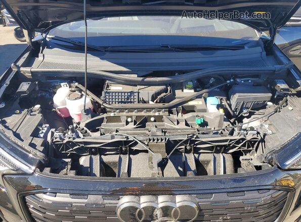 WA1MUBFZ8RP048027 2024 AUDI Q4 Черный Вид подкапотного пространства