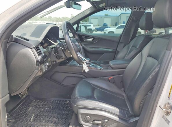 WA1VAAF70JD019343 2018 AUDI Q7 White Widok wnętrza z przodu