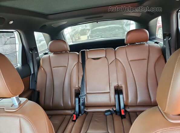 WA1VAAF76HD019549 2017 AUDI Q7 White Вид задніх сидінь