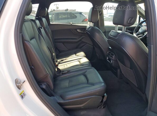 WA1VAAF76HD021611 2017 AUDI Q7 Белый Вид задней части салона