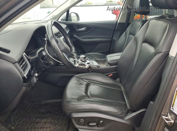 WA1VAAF76HD046945 2017 AUDI Q7 Gray წინა სალონის ხედი