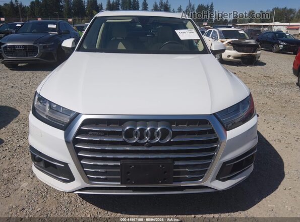 WA1VAAF76JD022294 2018 AUDI Q7 White Widok wnętrza z tyłu