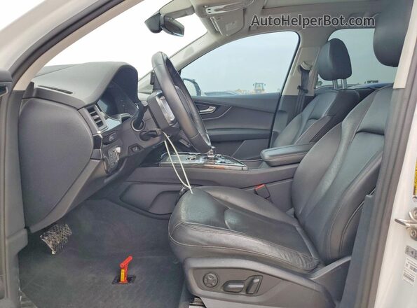 WA1VAAF78JD004122 2018 AUDI Q7 White Vista interior delantera