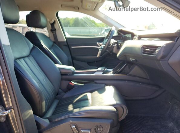 WA1VAAGE7KB024775 2019 AUDI E-TRON Серый Вид салона спереди