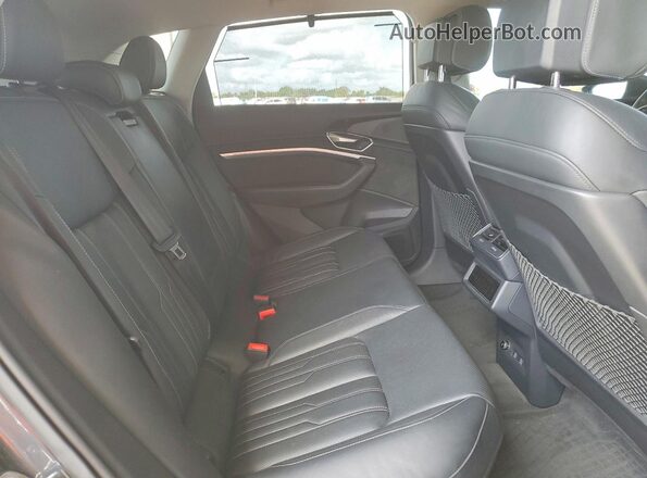 WA1VAAGEXKB023023 2019 AUDI E-TRON Gray Widok wnętrza z tyłu